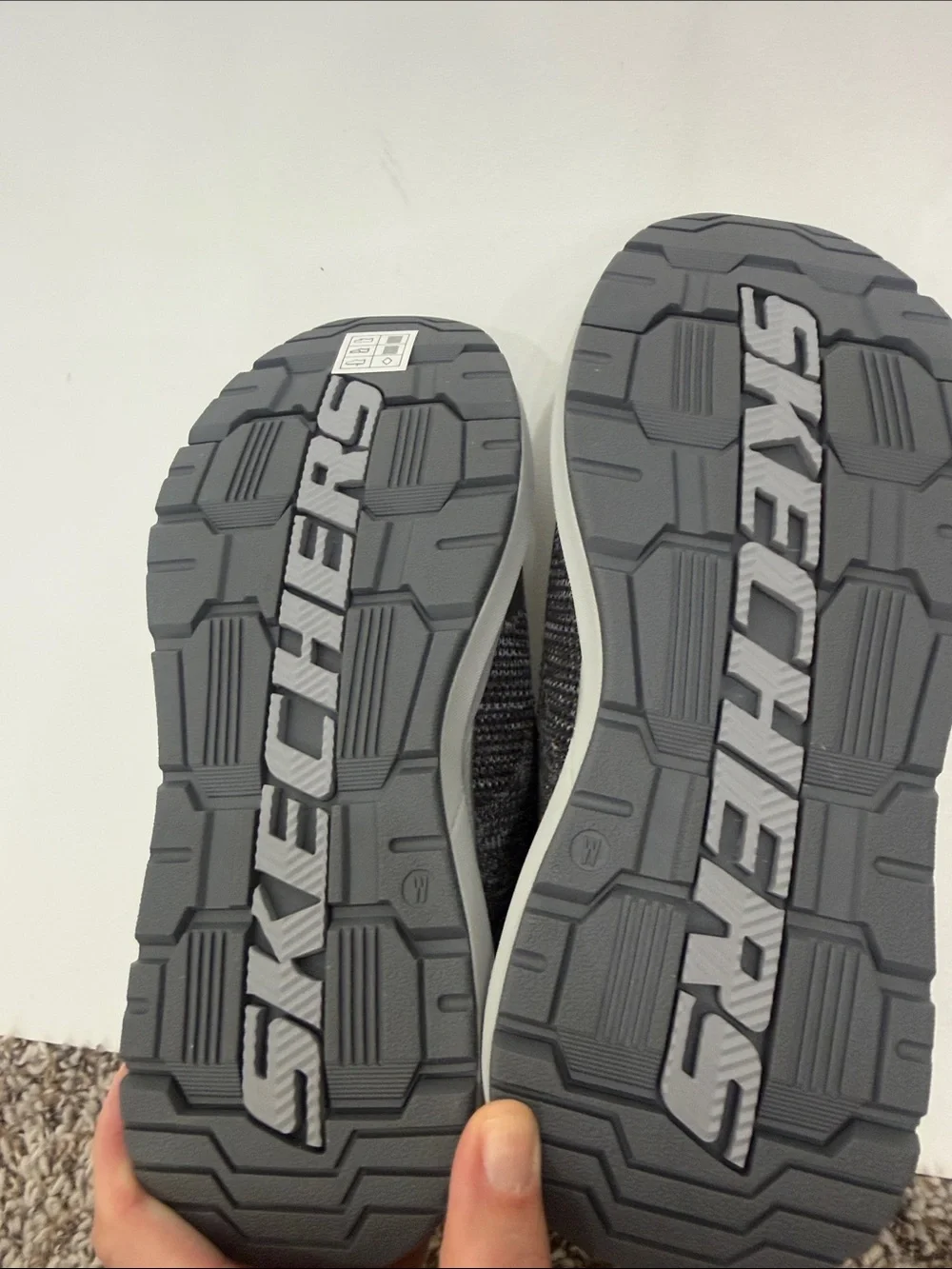 Sketchers Men’s Slip In’s Neville Rovelio Sneakers size 7 Wide fit.NWT